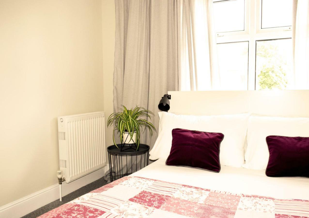 Charming Three Bed Home Near City Centre And Hospital Southampton Bagian luar foto