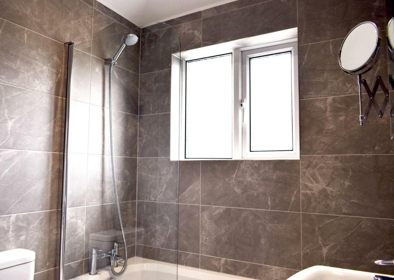 Charming Three Bed Home Near City Centre And Hospital Southampton Bagian luar foto